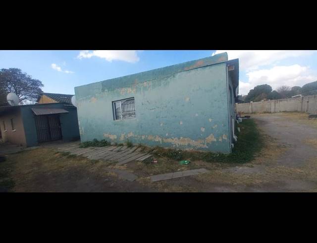 15 BEDROOM HOUSE FOR SALE IN RHODESFIELD